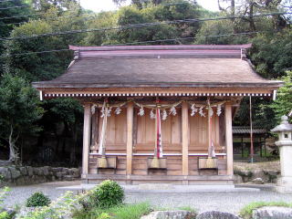 左より、高良神社・八幡神社・加茂神社